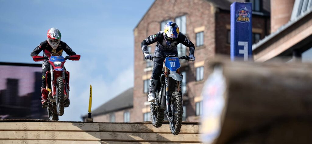 Bolt Rules the Quayside, Walker Pushed to the Limit in Urban Enduro Showdown. Credit: Red BUll